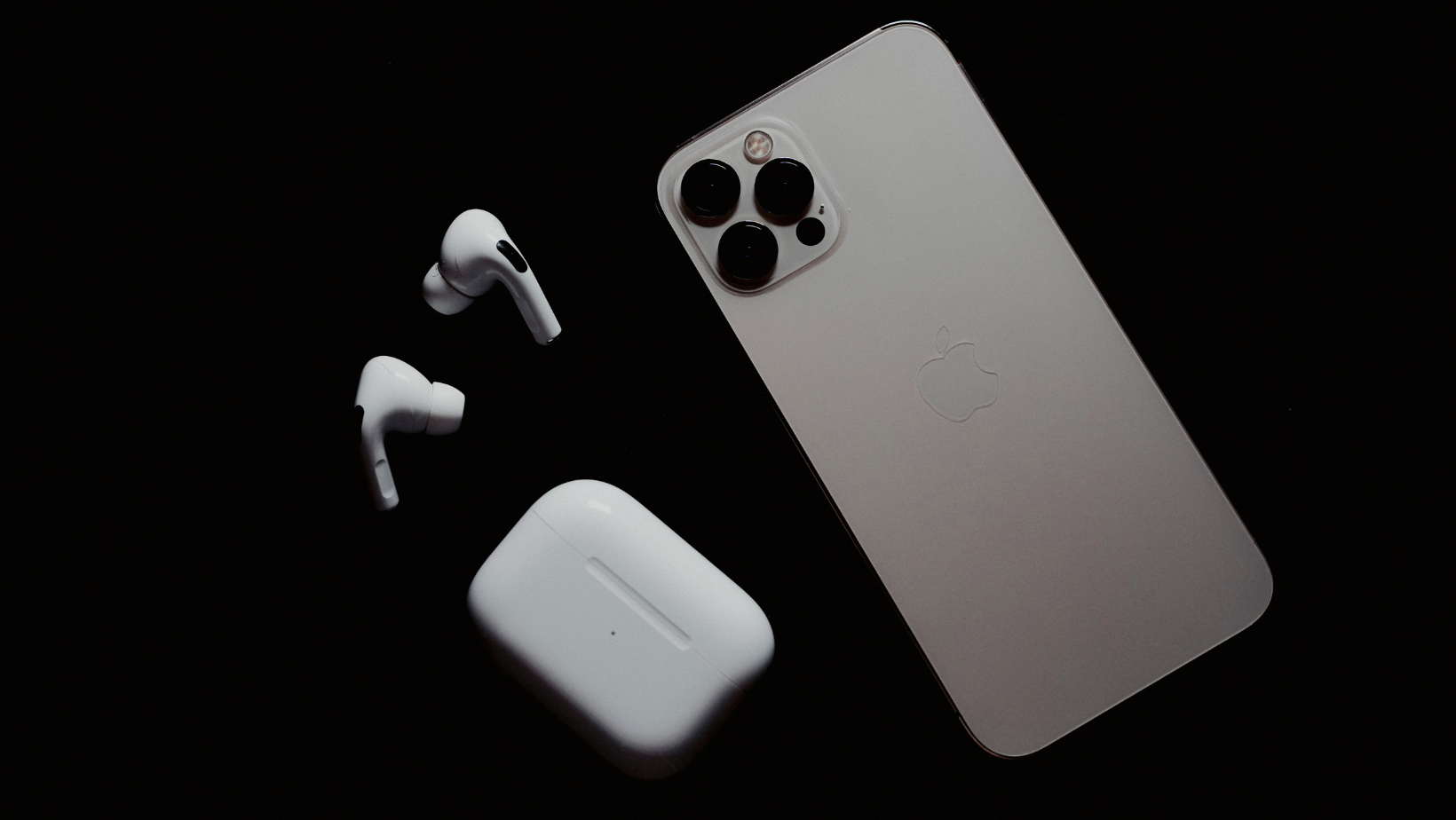 Sự kiện Apple iPhone 16 cho thấy sức mạnh AI, Đồng hồ mới và AirPods